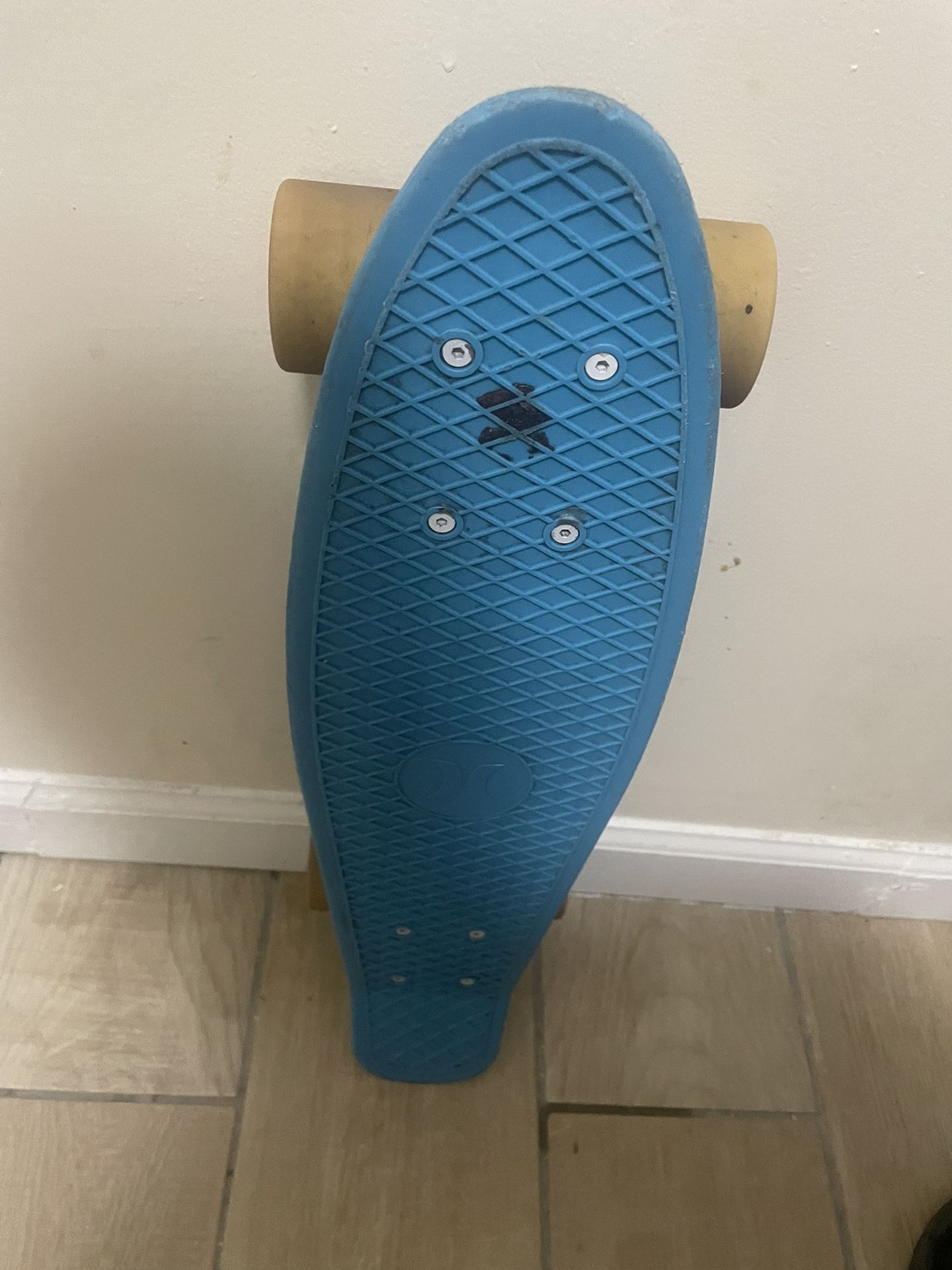 Authentic Penny Board in excellent condition. Smooth ride, lightweight, and perfect for cruising around campus, city rides, or beach paths.