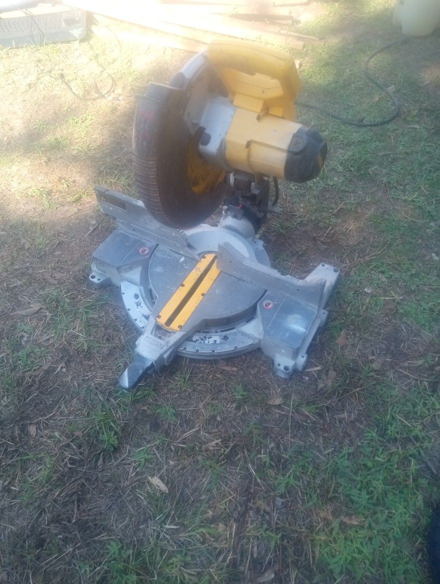 DeWalt Compound Miter Saw