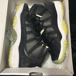 Jordan 11s Glow In Dark 6y