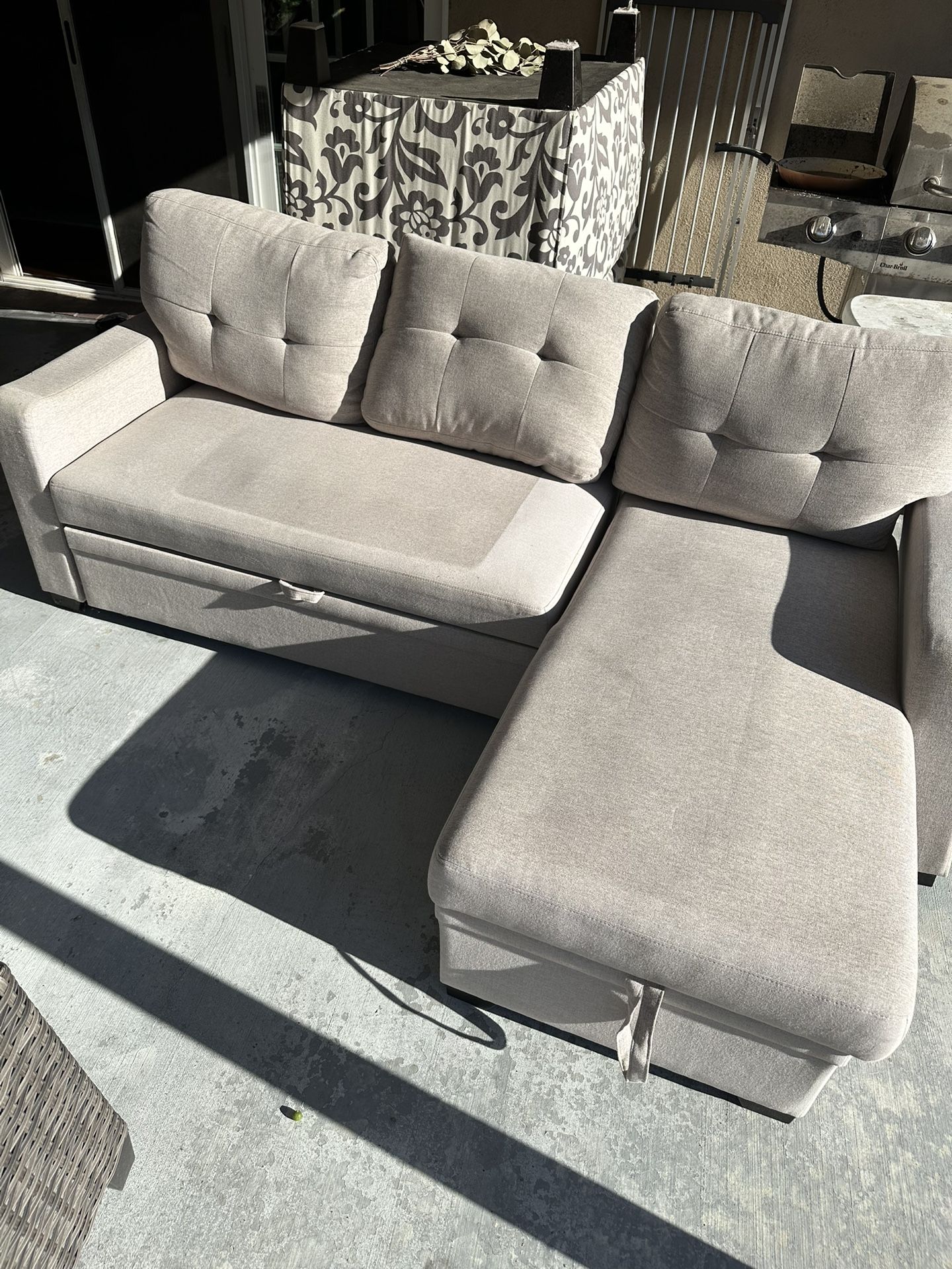 Devion Furniture L-Shaped Polyester Fabric Reversible, Easy Convertible Pull-Out Sleeper Sectional Sofa/Storage Chaise with Tufted Back Cushions and T