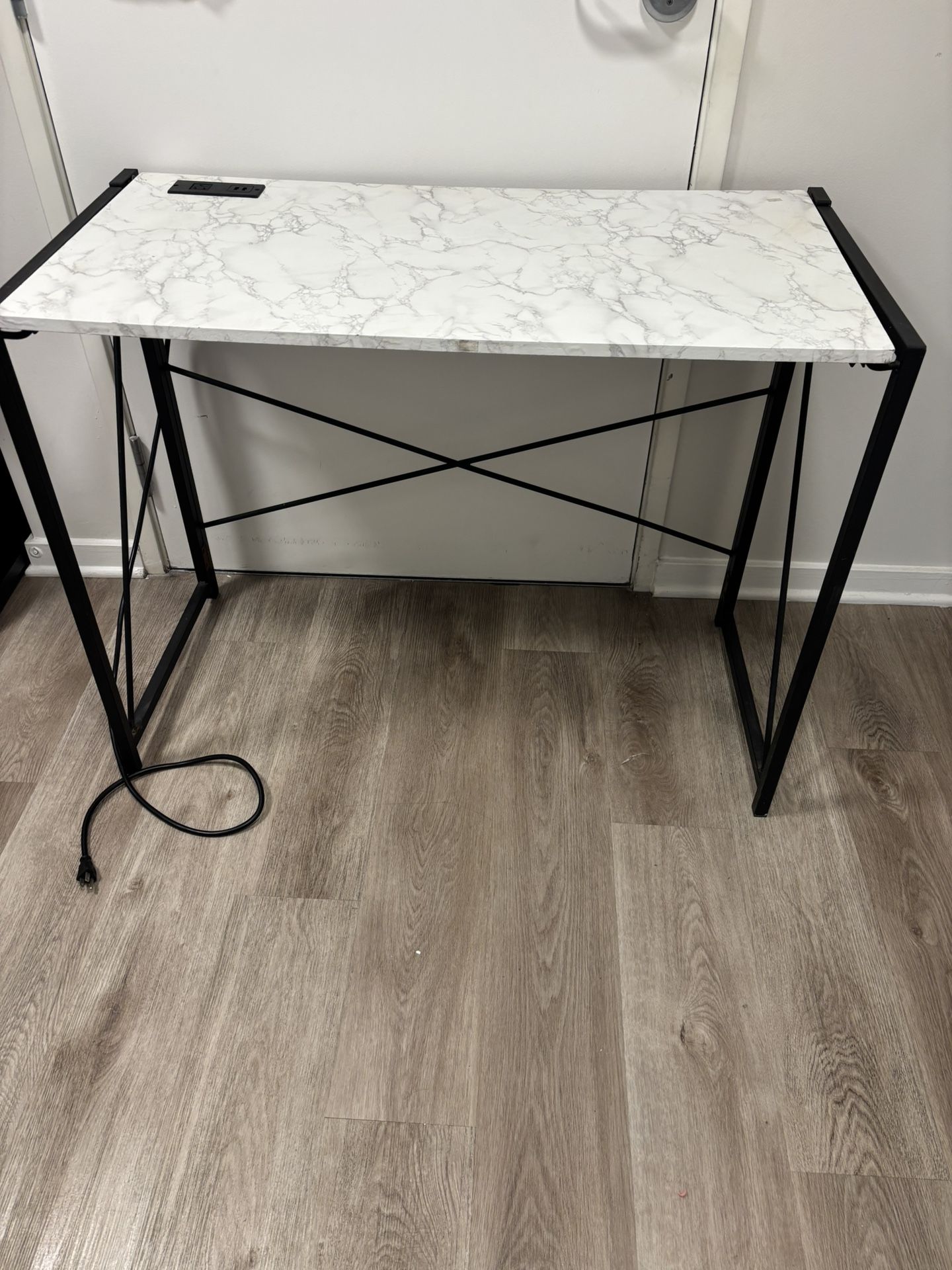 Foldable Desk ( 39’*20’)