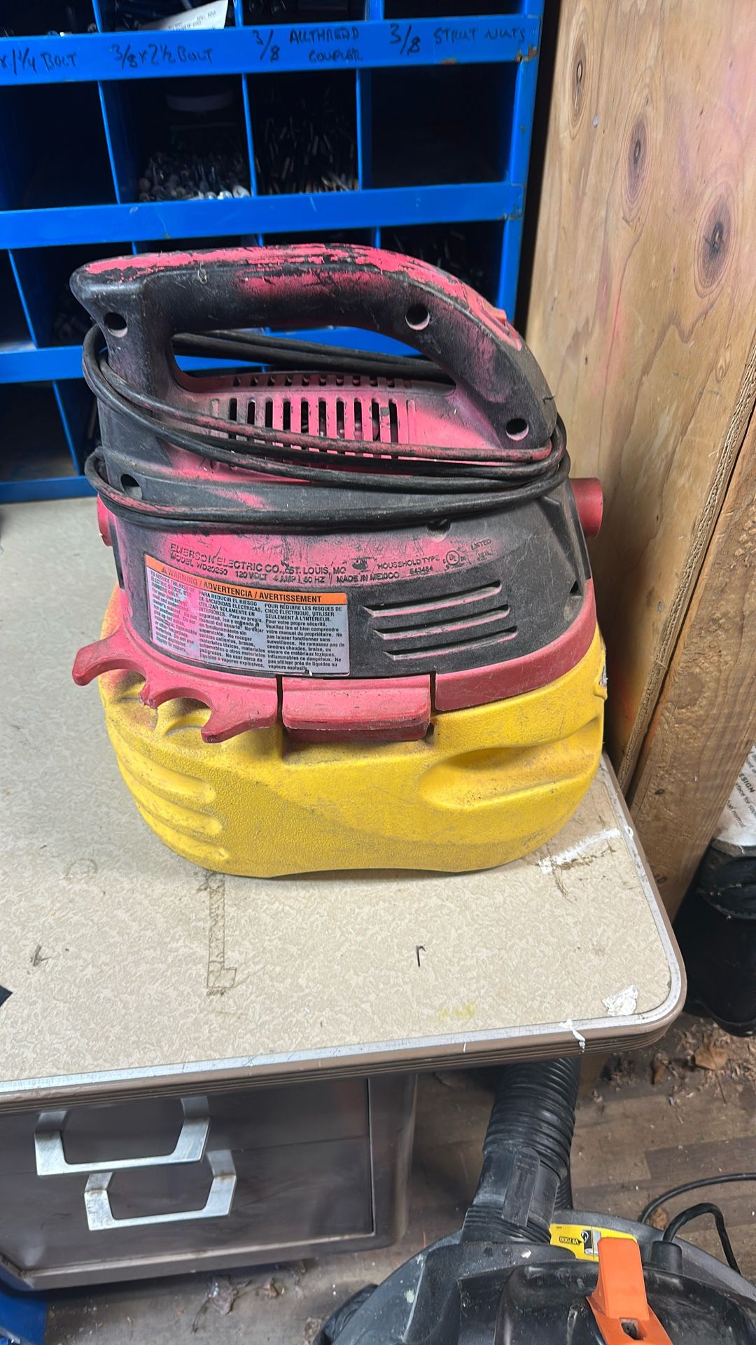 Emerson Stinger wet/Dry Vacuum