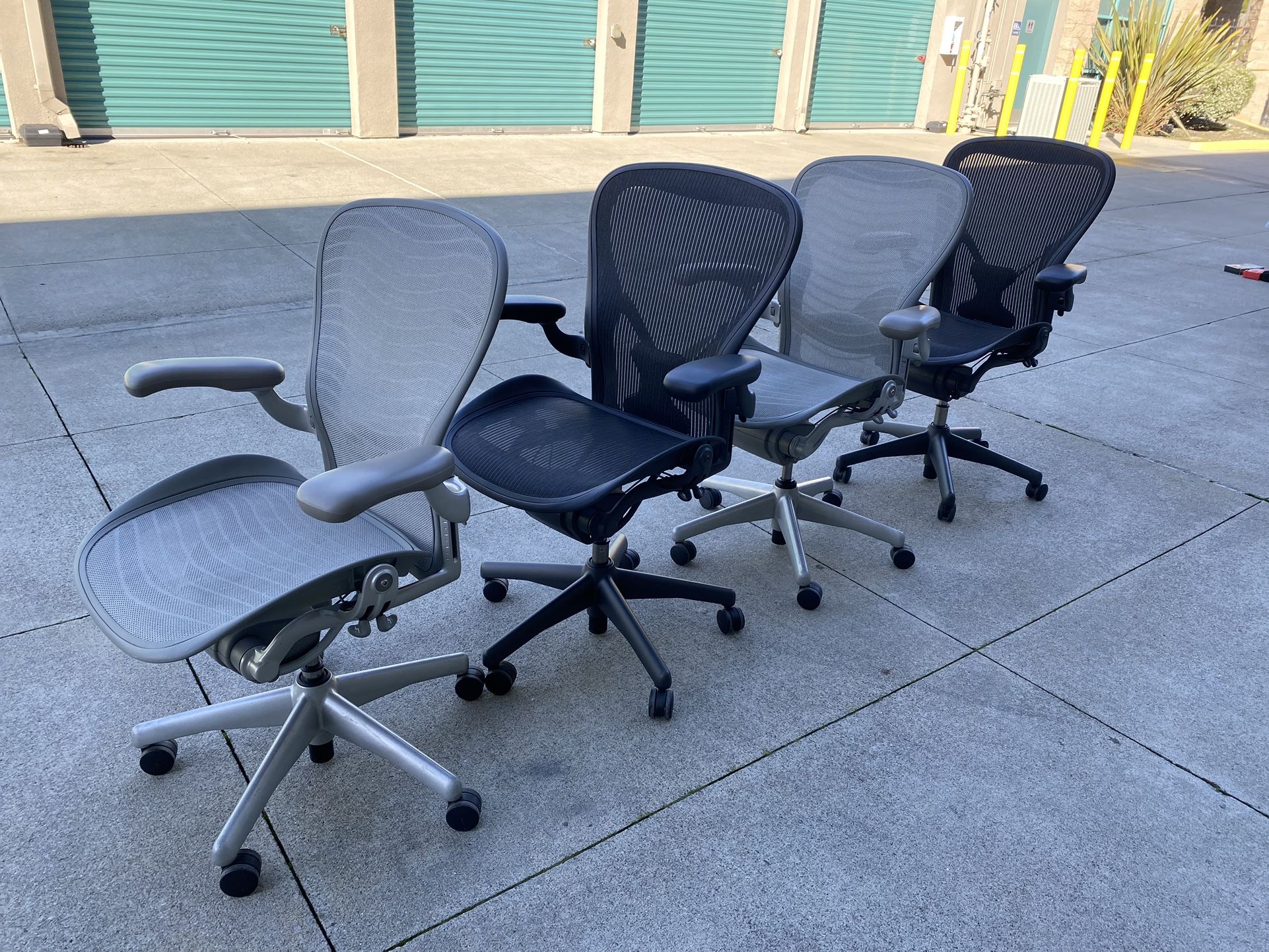Herman Miller/ Classic Aeron Chairs Size C