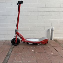 Razor E125 Electric Scooter 