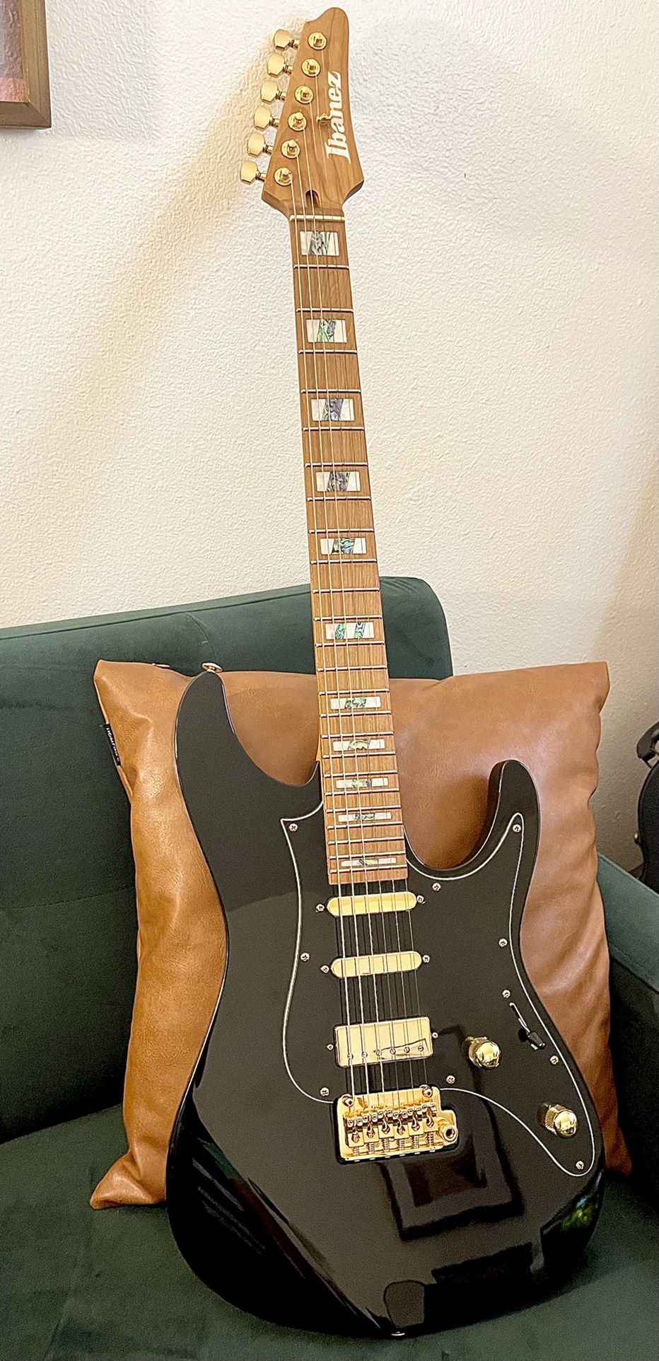 Ibanez THBB10 Tim Henson Signature Guitar