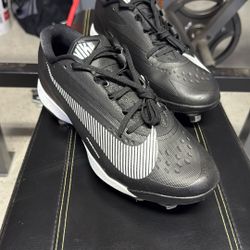 BRAND NEW NIKE BASEBALL CLEATS