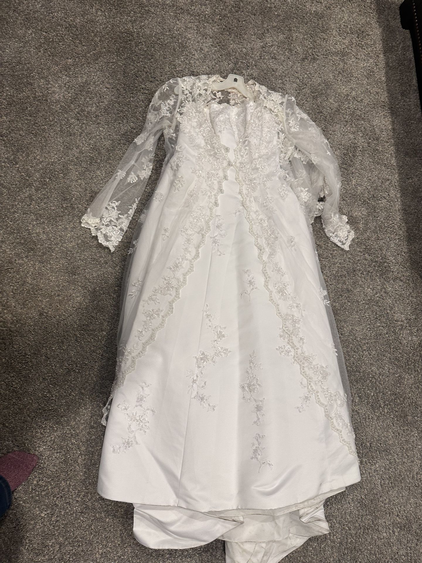 Size 14 David’s bridal Weddding Dress. 