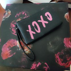 XOXO CLUTCH WRISTLET- $5.99    PICK ⛏️ UP ONLY