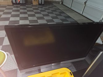 2 Vizio TV for 15 dollars