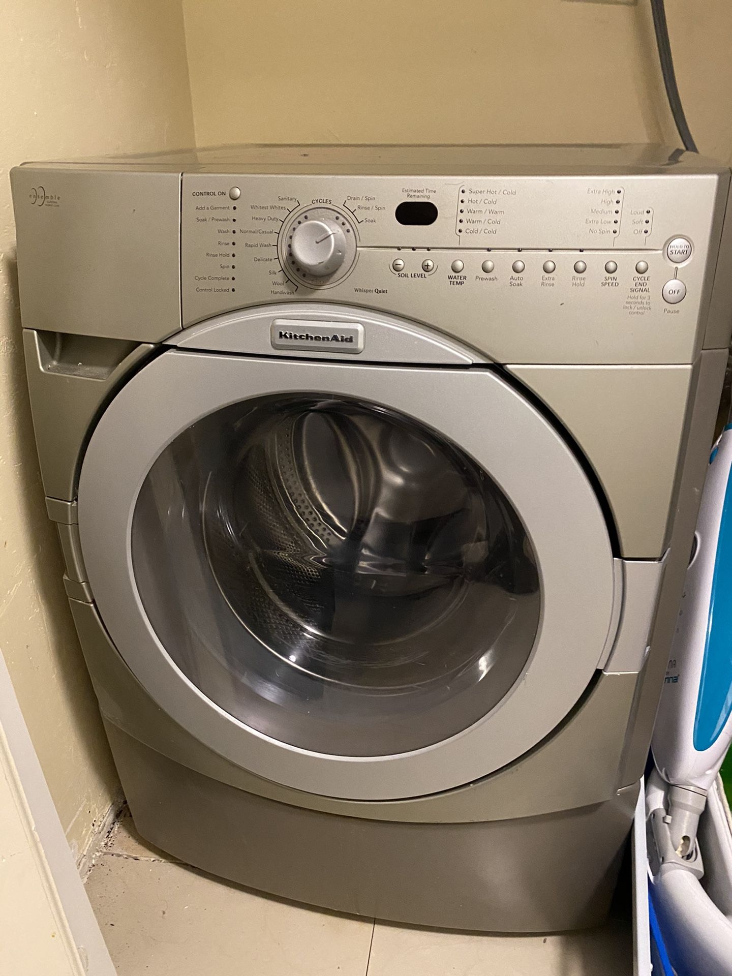 KitchenAid washer. Very clean machine and washes great. for Sale in