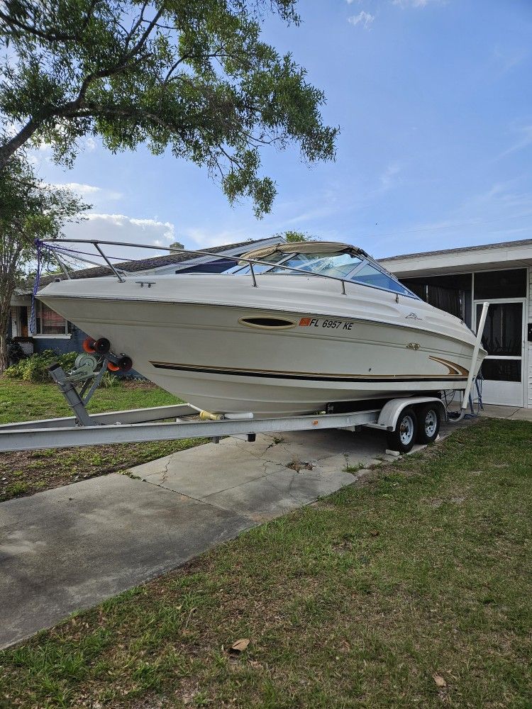 1999 Searay 215 Express Cabin Cruiser