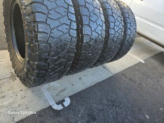 4 Used Tires Lt35x12.50r17 Toyo AT111 Open Country $280.00
