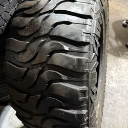 37x13.50R22 only one tire Federal M/T