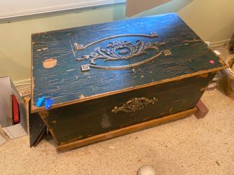 Green Ornate Chest