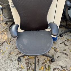 Herman Miller Mirra 