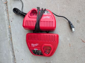 2 M12 Milwaukee battery charger