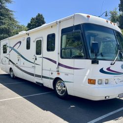 National Tradewinds Diesel Pusher Motorhome RV