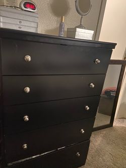 5‑Drawer Dark Wood Dresser – Sturdy, Minor Cosmetic Damage