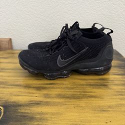 Nike Air VaporMax  Flyknit Size 6 Boys