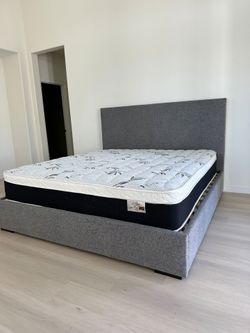 King size Mattress Pillow top 12"    new Mattress in a plastic sealed.    We offer same Day Delivery