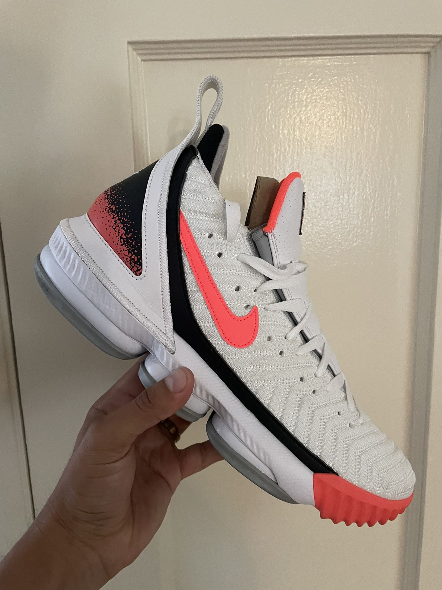 Nike LeBron 16 Men’s Shoes