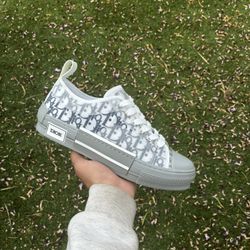 Luxury shoes size 9 men 