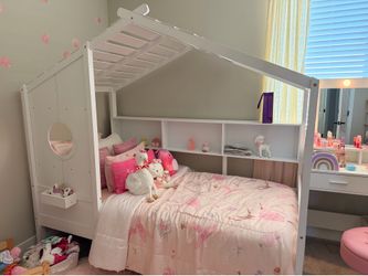 Twin bed with matress
