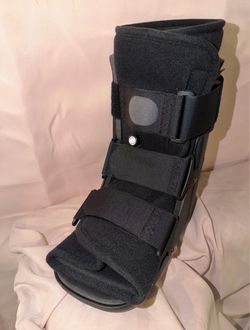 NEW DeRoyal Inline Pneumatic Walker 2 Short Walking Boot – Size Medium
