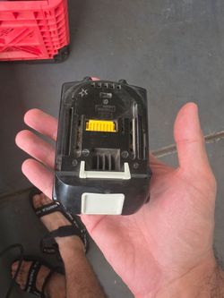 genuine Makita 18V 2.0Ah LXT Lithium-lon Battery
Not tested, no charger, selling as is.
Obo