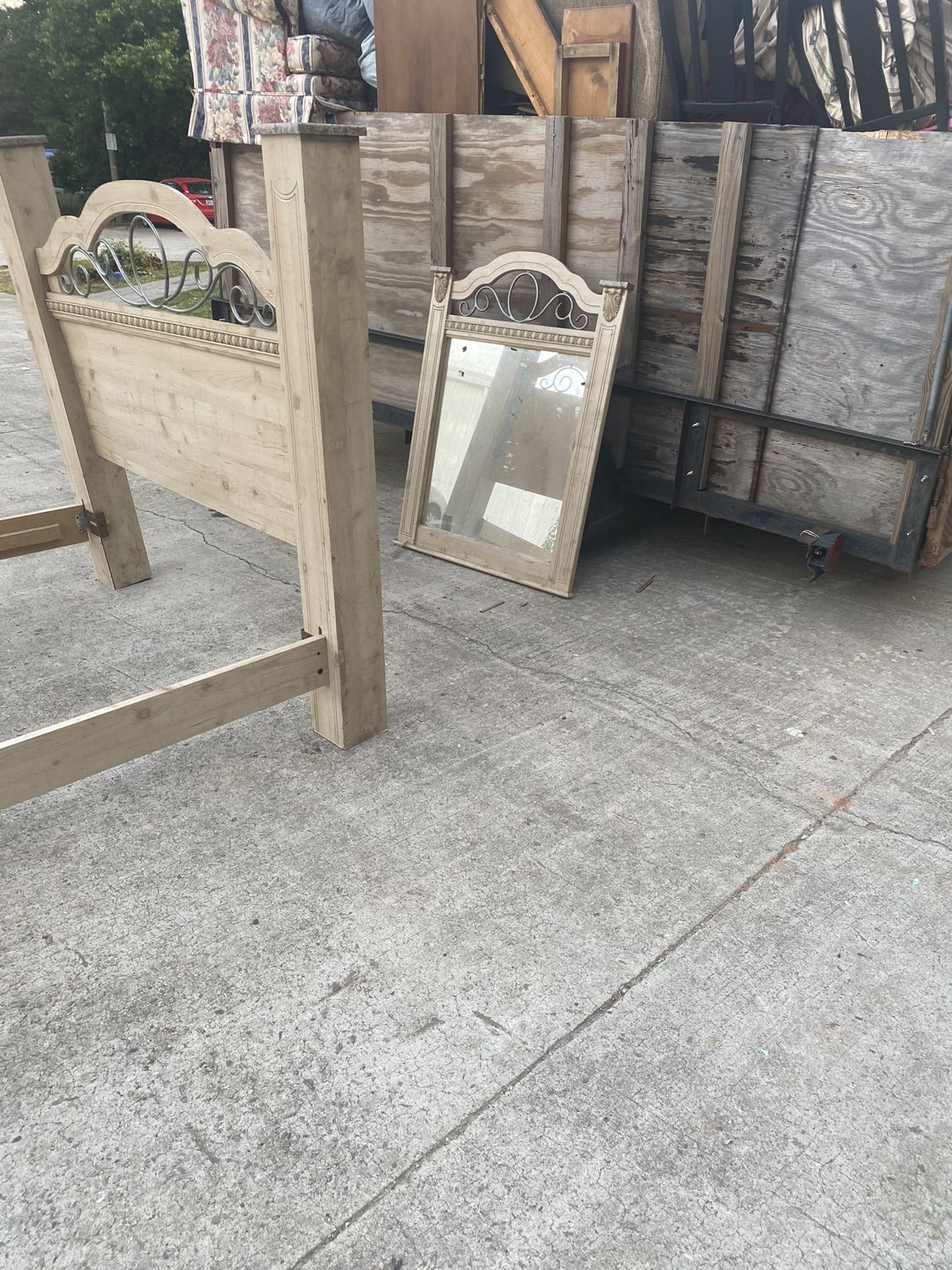 Full Size Bed (Fayettville Ga)