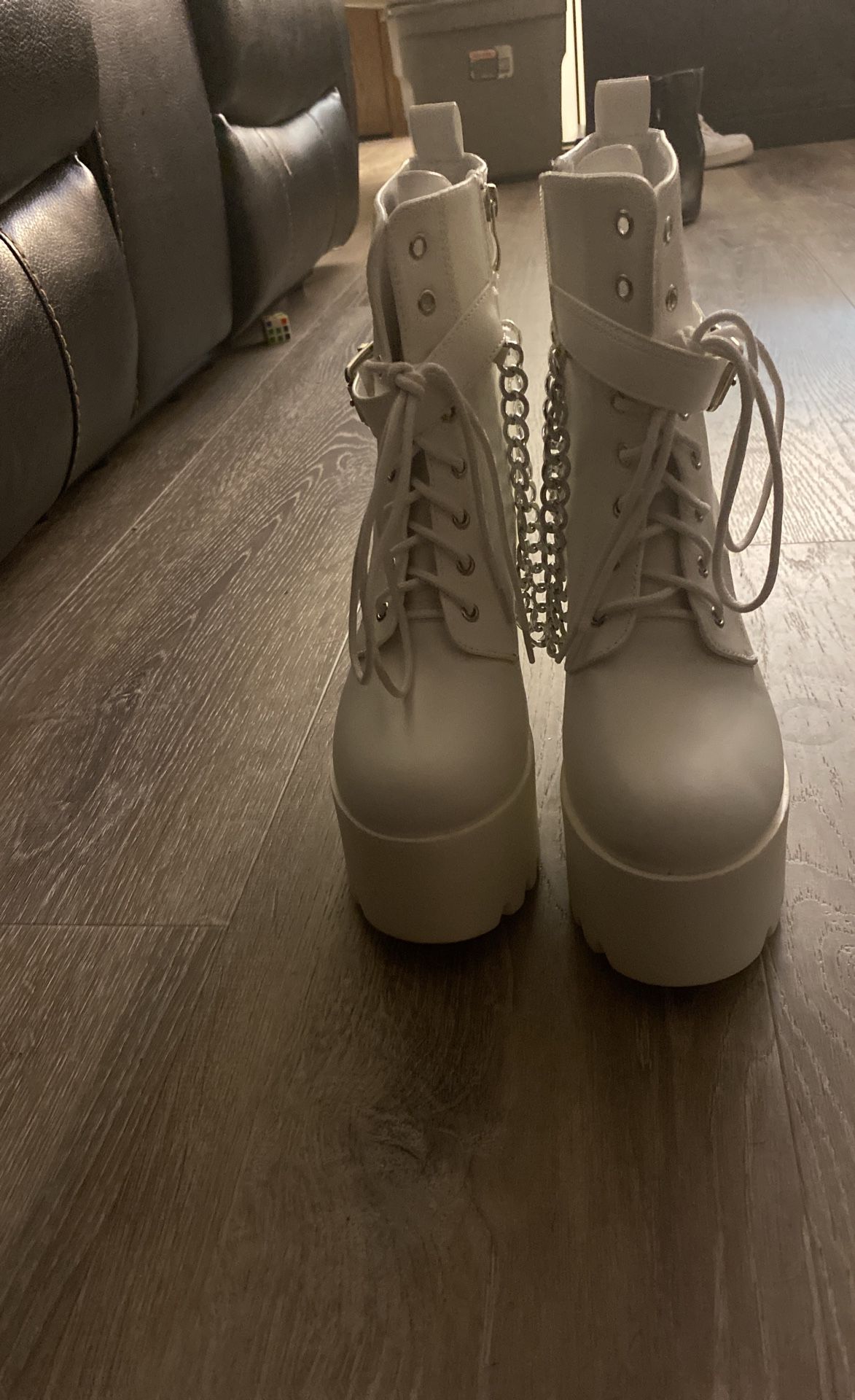 White Platform Heeled Boots with Chain