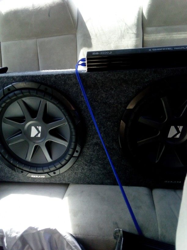 2 12in Kickers And 800watt Kicker Amp