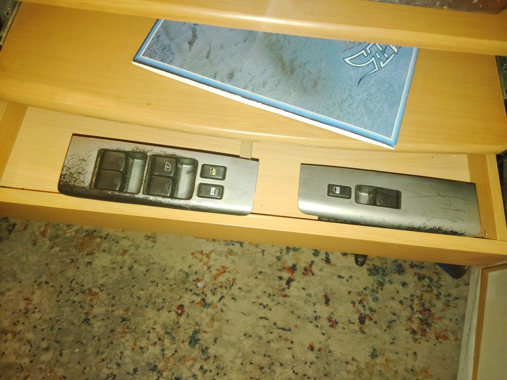 2006 Nissan Pathfinder door panel control for Windows