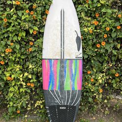 Surfboard 5’6