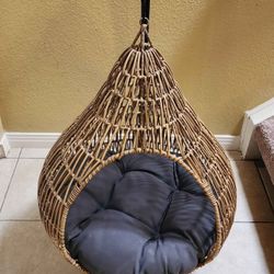 Cat or small dog hanging bed, used cushion has some decoloration  check pics for measurements Only Local Public Meeting 