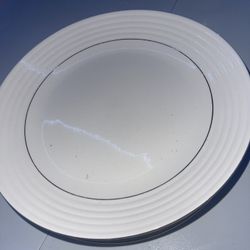 White With Gold Trim Dinner And Dessert/salad Plates