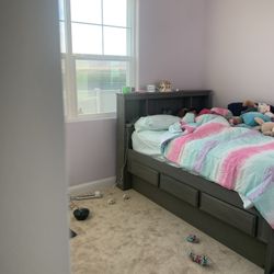 Full Sized Gray Bed Frame with Twin Truddle