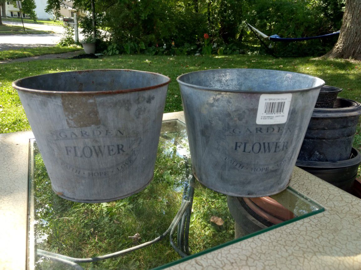 Metal flower pots