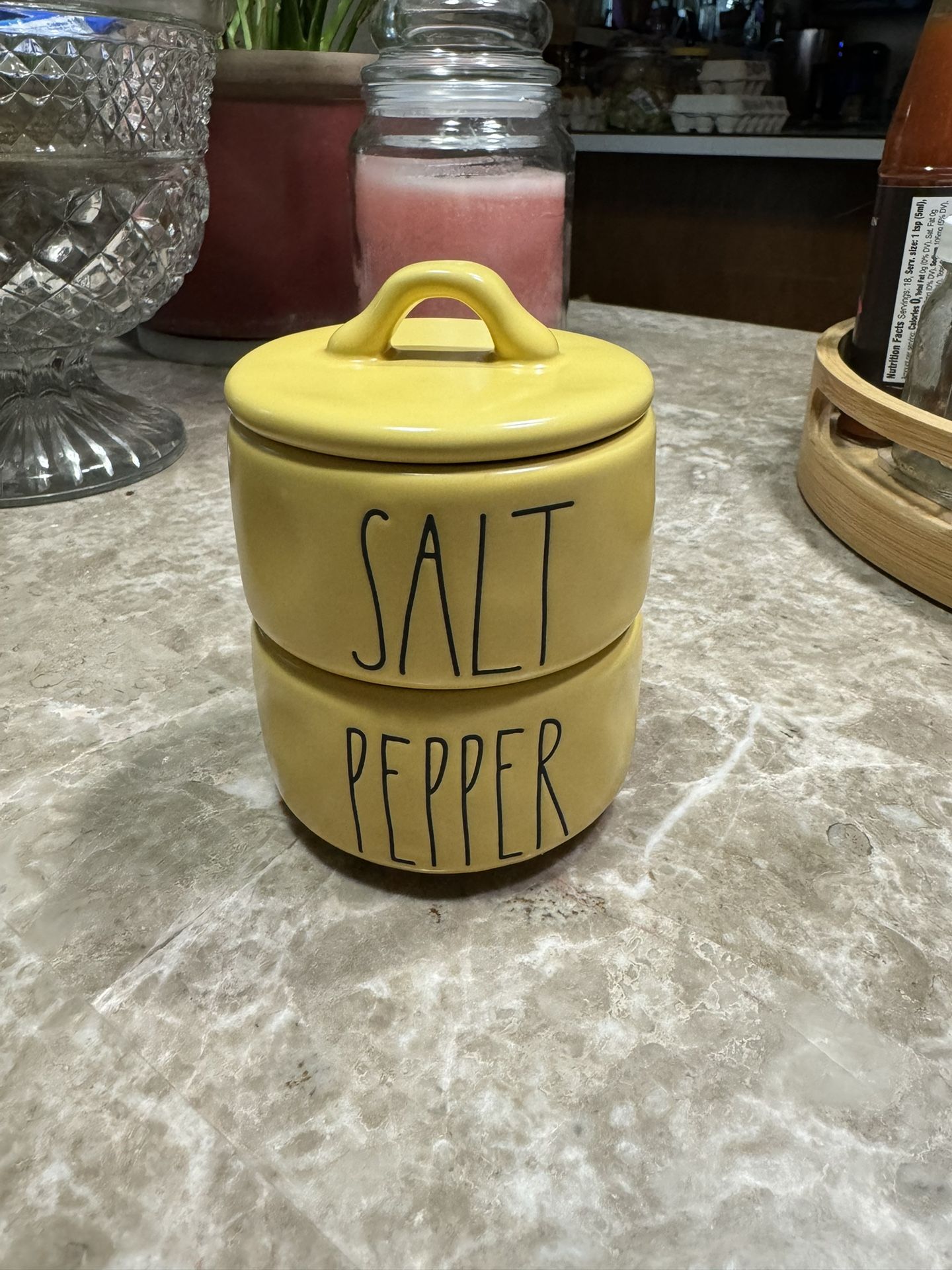 Super Cute New Rae Dunn Salt & Pepper