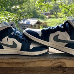 Jordan 1 Mid French Blue
