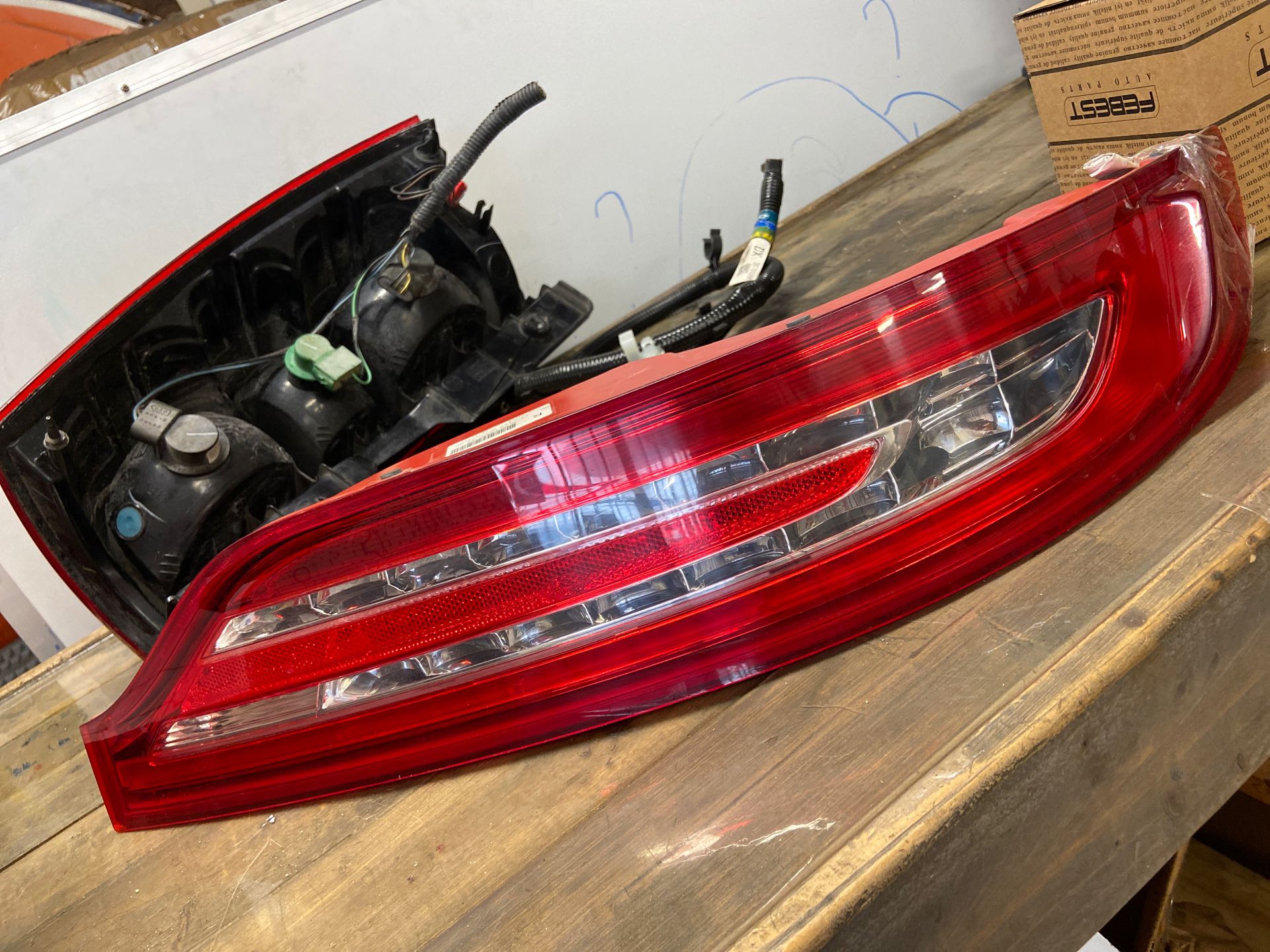2015-2019 Lincoln MKC right tail light