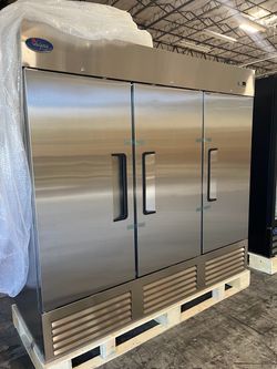 ❄️ Scratch & Dent 3 Door Commercial Freezer ❄️