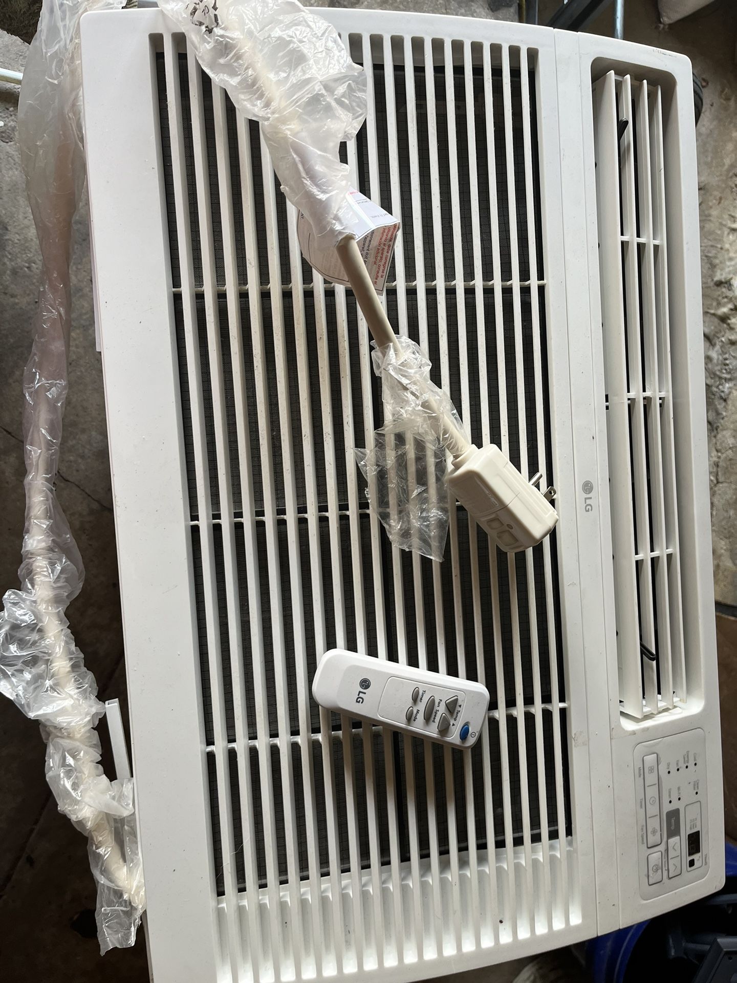 Air Conditioner 24,500 BTU