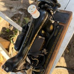 Singer Antique Sewing Machine 