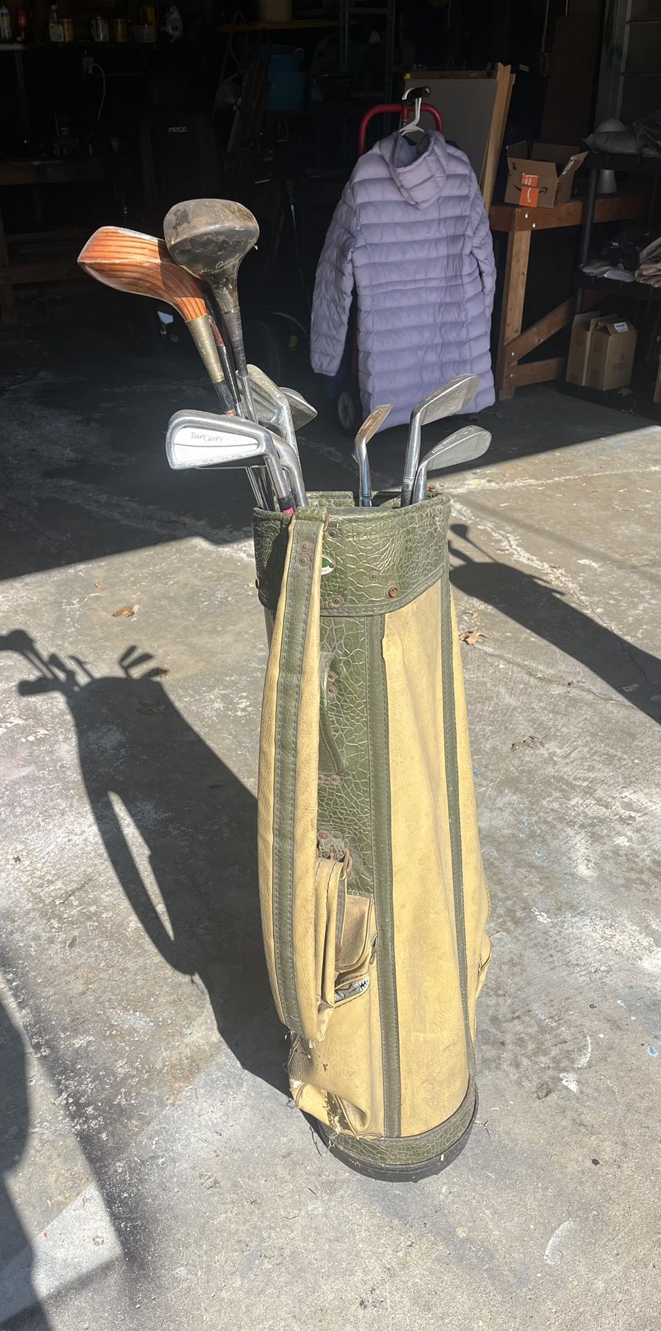 Men’s Right, Handed Golf Clubs And Bag