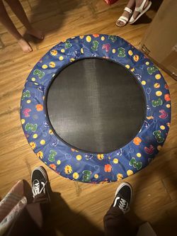 Kids trampoline 32” like new