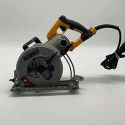 SOLD DEWALT 15 -Amp 7-1/4-in Worm Drive Circular saw - DWS535B