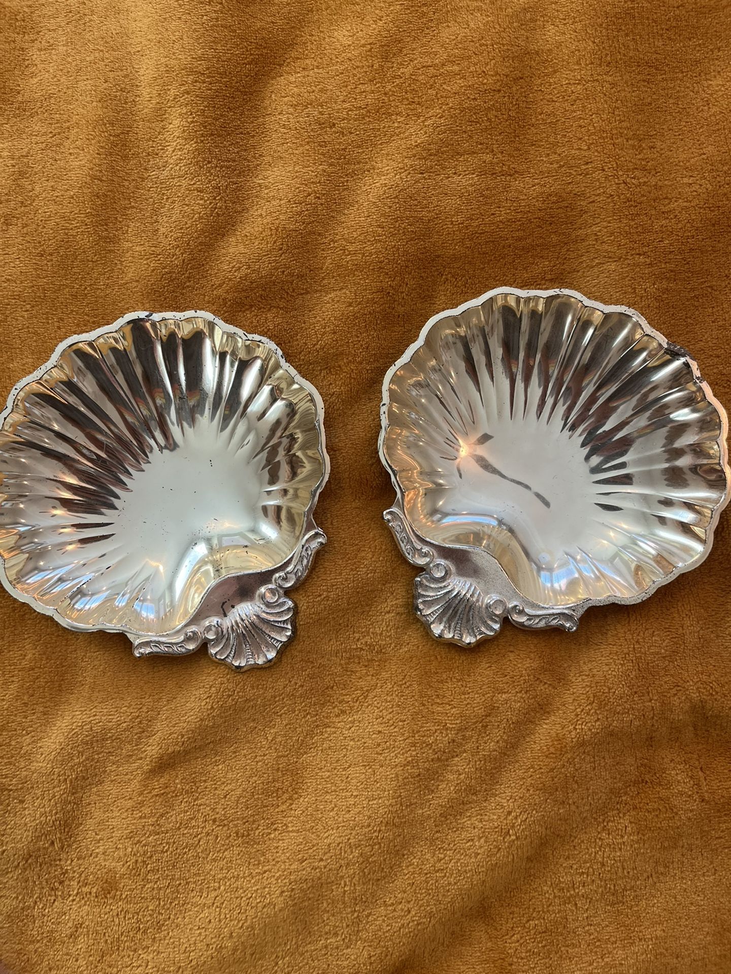 2 Vintage Clam Shell Ashtray/Trinket Dish/Air Plant Holder