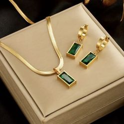 Green Gem Necklace & Earring Set (gold)