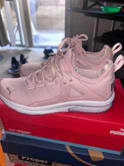 Women’s pumas size 8